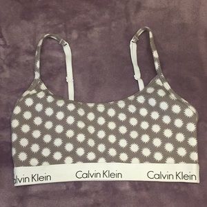 ✨SALE✨ EUC Calvin Klein Sports Bra Size Small